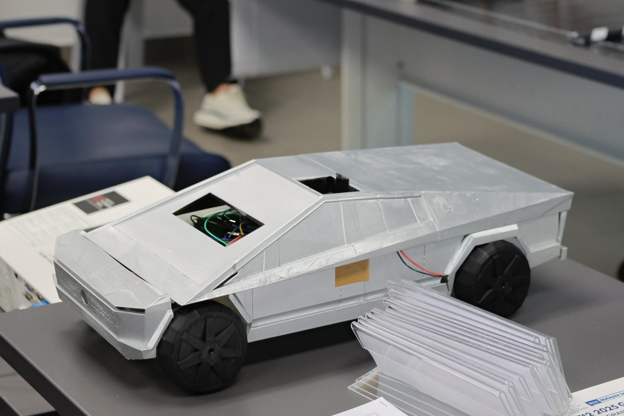 Junior Einstein Image